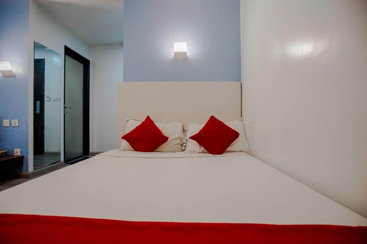 Oyo 666 Mc Hotel Fairview Кесон-Сіті Екстер'єр фото