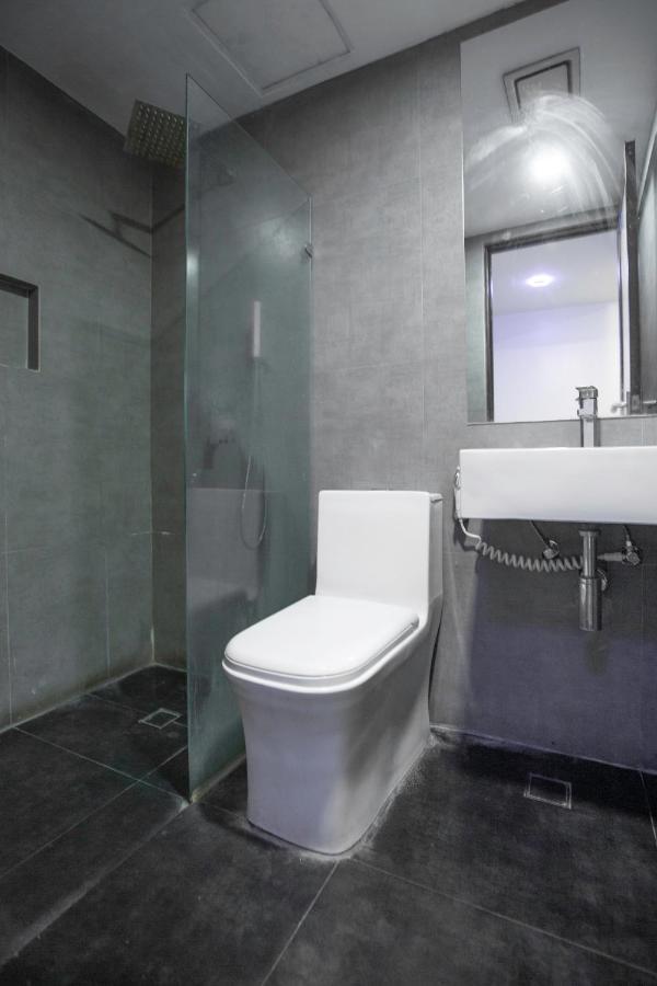 Oyo 666 Mc Hotel Fairview Кесон-Сіті Екстер'єр фото