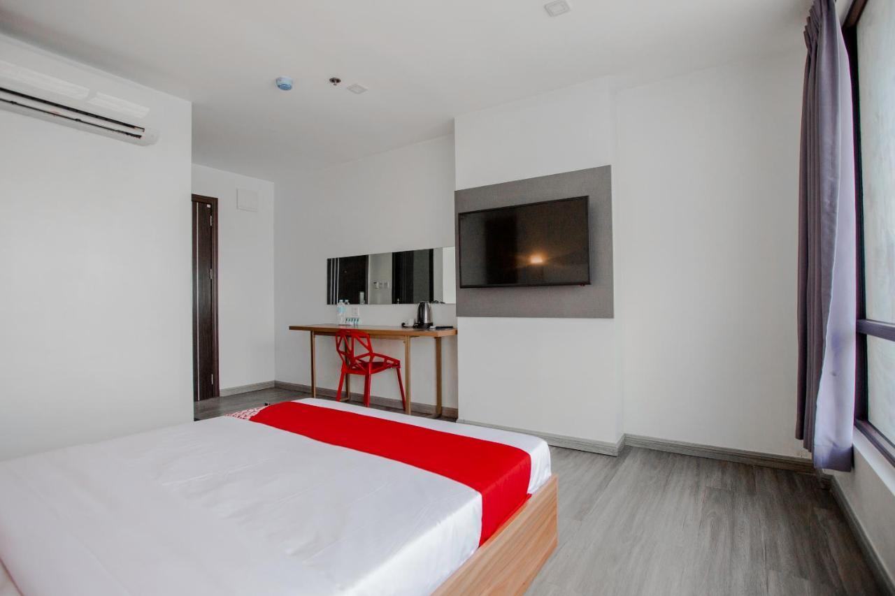 Oyo 666 Mc Hotel Fairview Кесон-Сіті Екстер'єр фото