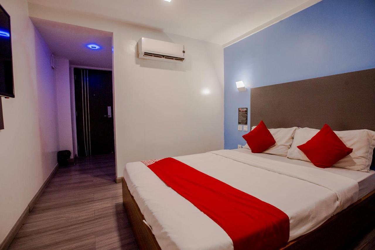 Oyo 666 Mc Hotel Fairview Кесон-Сіті Екстер'єр фото
