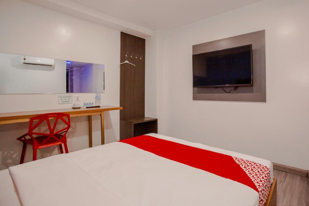 Oyo 666 Mc Hotel Fairview Кесон-Сіті Екстер'єр фото