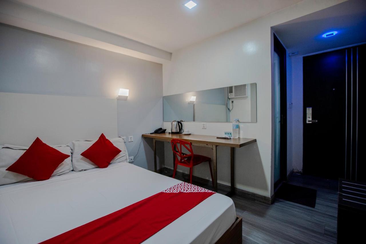 Oyo 666 Mc Hotel Fairview Кесон-Сіті Екстер'єр фото
