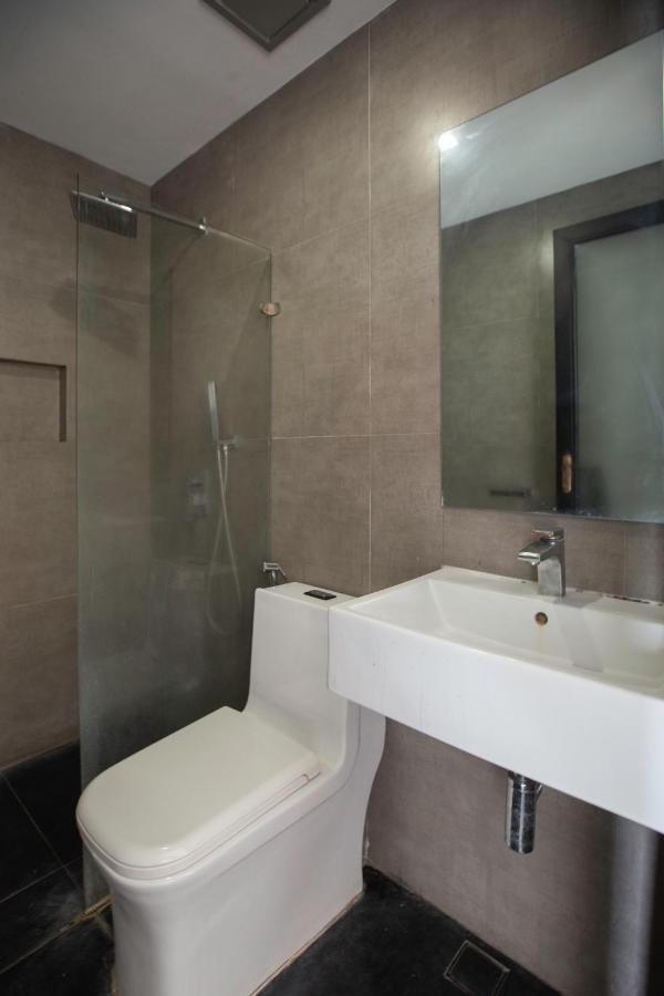 Oyo 666 Mc Hotel Fairview Кесон-Сіті Екстер'єр фото