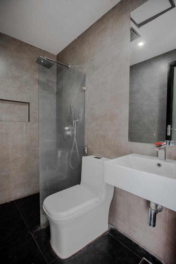 Oyo 666 Mc Hotel Fairview Кесон-Сіті Екстер'єр фото