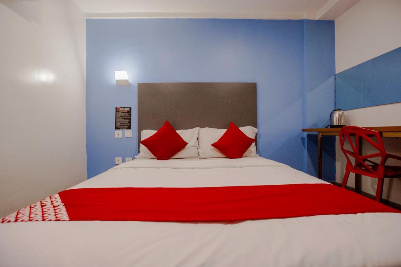 Oyo 666 Mc Hotel Fairview Кесон-Сіті Екстер'єр фото