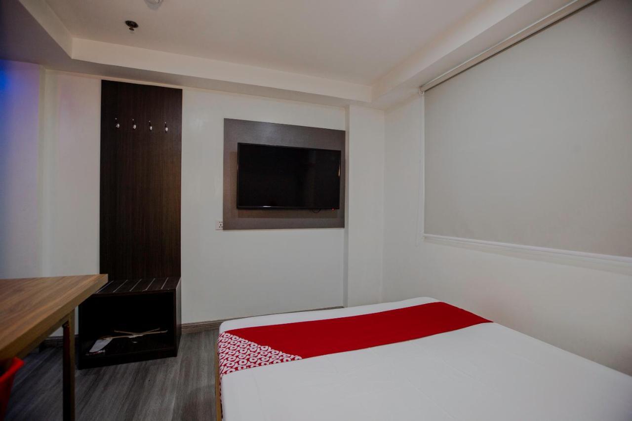 Oyo 666 Mc Hotel Fairview Кесон-Сіті Екстер'єр фото