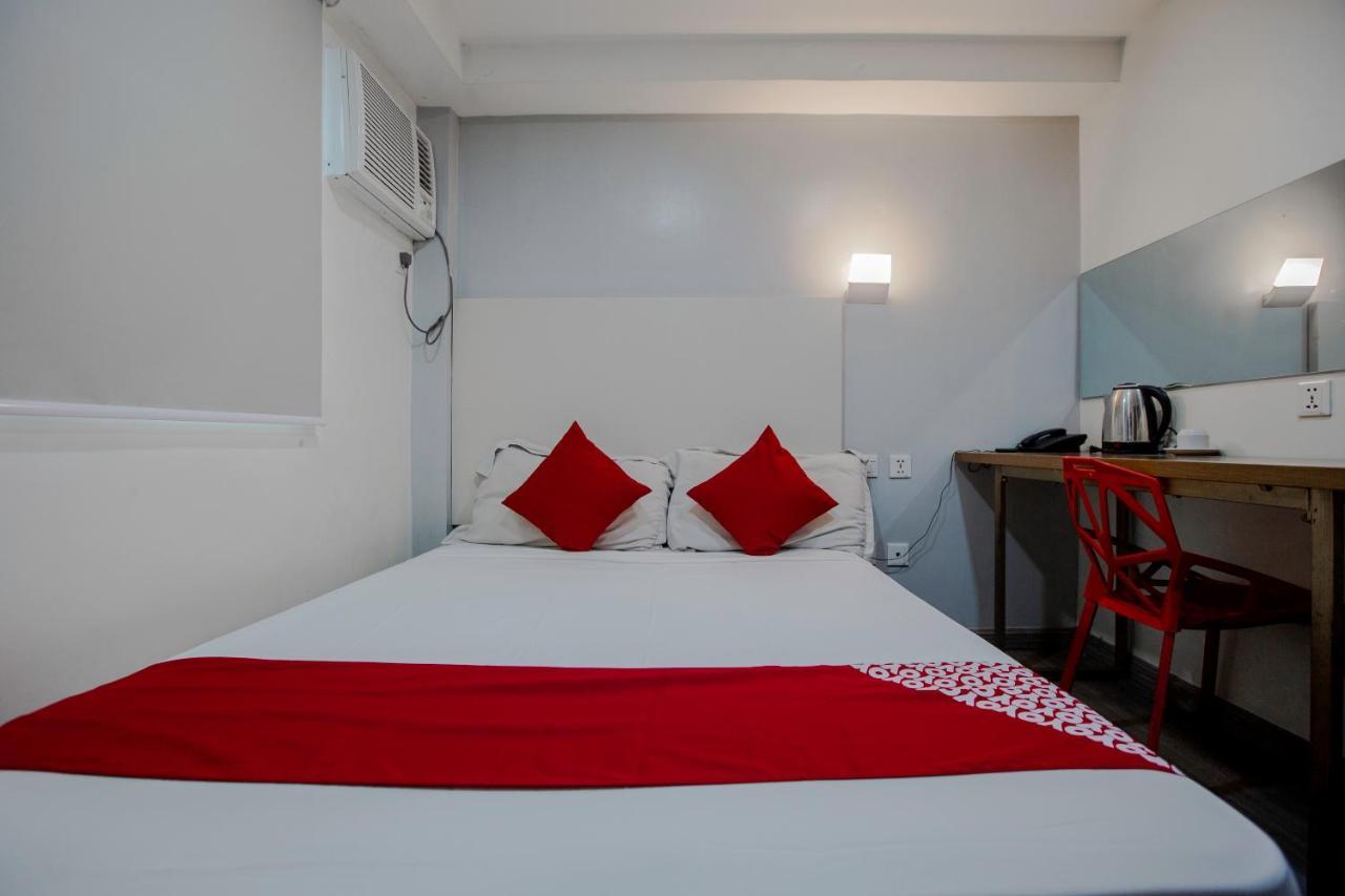 Oyo 666 Mc Hotel Fairview Кесон-Сіті Екстер'єр фото