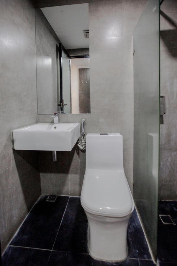 Oyo 666 Mc Hotel Fairview Кесон-Сіті Екстер'єр фото